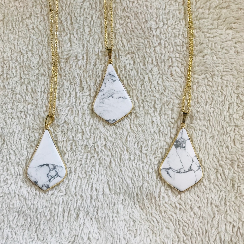 Teardrop Howlite Necklace with Gold Chain